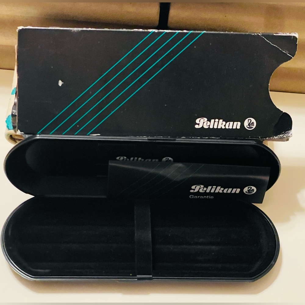 Vintage pelikan k800 ballpoint pen shell box travel case with booklet